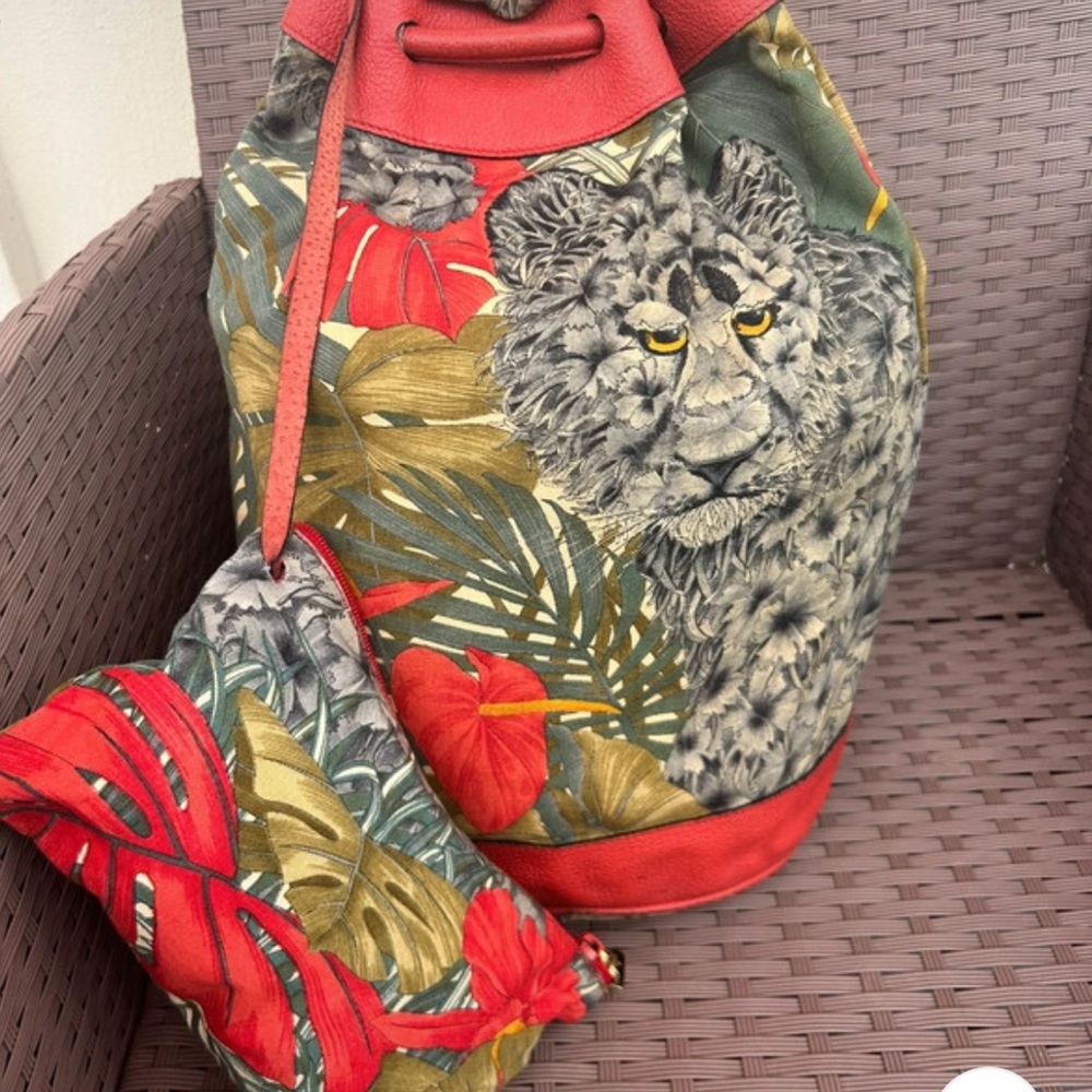 Authentic Vintage Salvatore Ferragamo Large Jungle Floral Lion Bucket bag - Picture 2 of 16